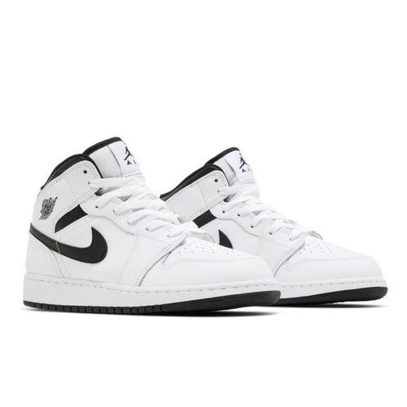 Jordan Shoes - Jordan 1 mid
Gs
Reverse panda
Brand new
